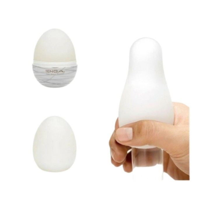 Tenga Egg Silky II – Masturbador compacto en uso