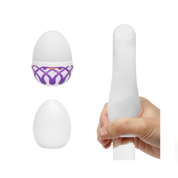 Tenga Egg Mesh – Masturbador compacto en uso