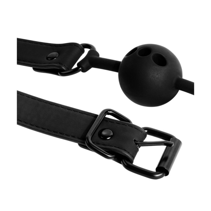 Correa ajustable con hebilla metálica, firme y segura para distintos tamaños.