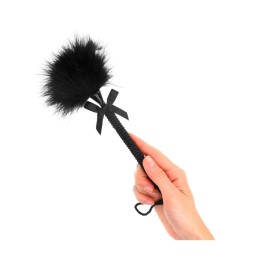 Masajeador KINK de cuerda y plumas con lazo negro – vista principal.