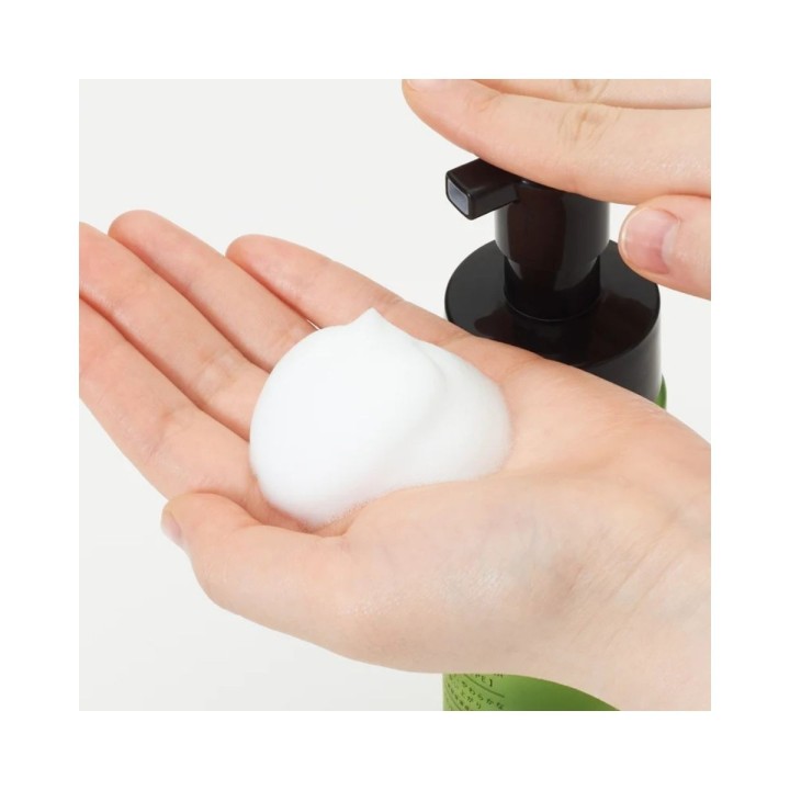 Limpieza íntima en espuma aroma natural, espuma suave combate la sequedad, aporta sensación de frescura y bienestar.