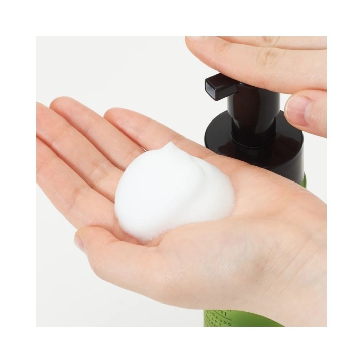 Limpieza íntima en espuma aroma natural, espuma suave combate la sequedad, aporta sensación de frescura y bienestar.