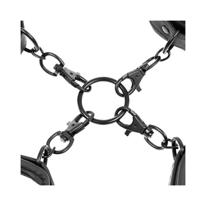 Detalle de los engaches juntos en la pieza central de las Restricciones de manos y pies