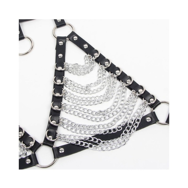 Detalle de una de las copas de sujetador de cuero con cadenas de Subblime