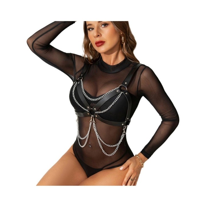 Modelo con el sujetador y vista del perfil del sujetador con cadenas