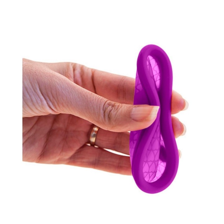 Detalle de la forma a adoptar para la inserción del disco menstrual de Femme République en el canal vaginal.