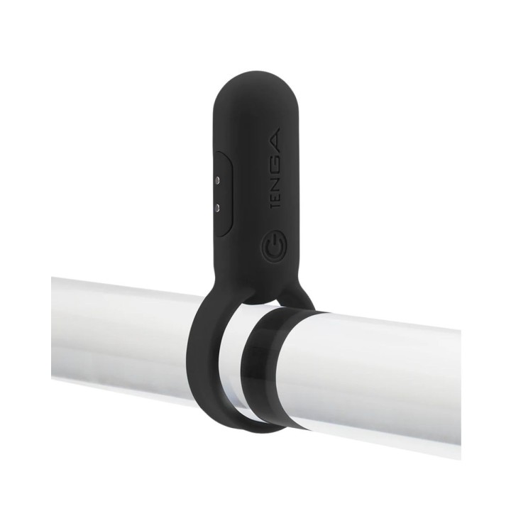 Modo de uso del anillo PaiRing de Tenga, con su punta redondeada para el placer de la pareja