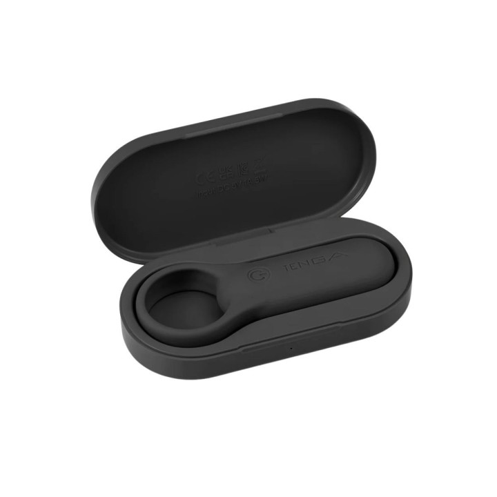 Presentación del Anillo PaiRing de Tenga, en su estuche protector y lugar de carga.