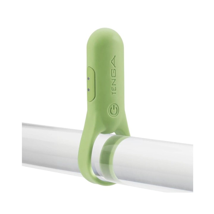 Modo de uso del anillo PaiRing de Tenga, con su punta redondeada para el placer de la pareja