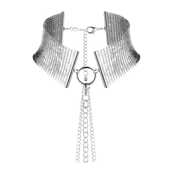 Elegante collar de cuello, ancho y realizado en malla, con cadena colgante a la espalda y rodeando la cintura, ajustable